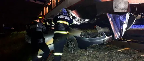 Un autoturism a fost lovit de tren în Satu Mare. Șoferul mașinii a murit
