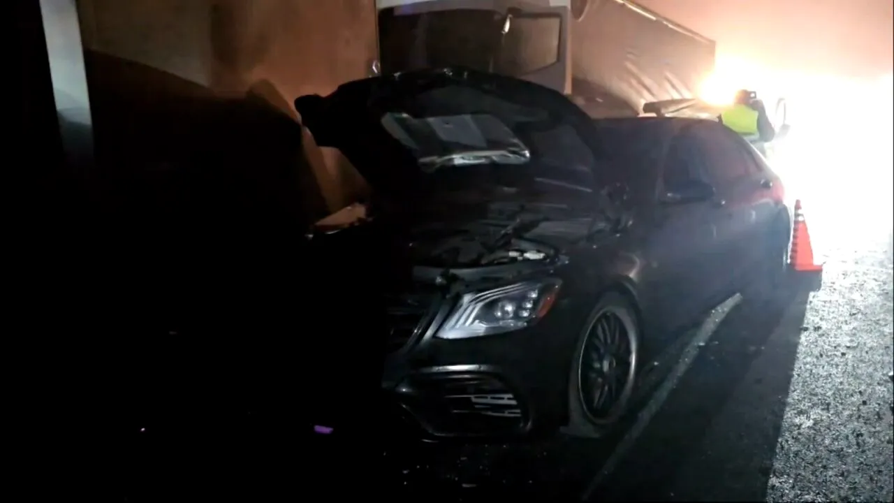 CARAMBOL cu 5 maşini pe Autostrada A0, în zona localităţii Sinteşti. O persoană a murit și două sunt rănite, în urma impactului dintre 5 autovehicule