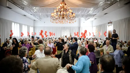 Revelionul pensionarilor revine, după trei ani de pandemie. Unde pot petrece seniorii împreună și cât costă petrecerea din noaptea dintre ani