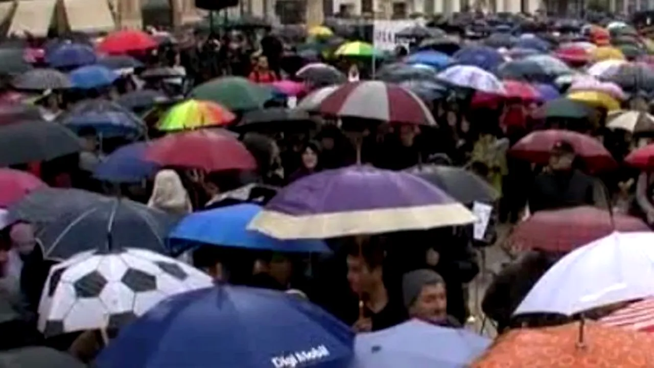 10.000 de oameni au cerut în stradă referendum pentru modificarea Constituției și schimbarea definiției 