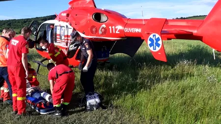 Tragedie pentru un bărbat din Vâlcea care conducea cu o mână scoasă pe geamul mașinii. Brațul i-a fost smuls din umăr