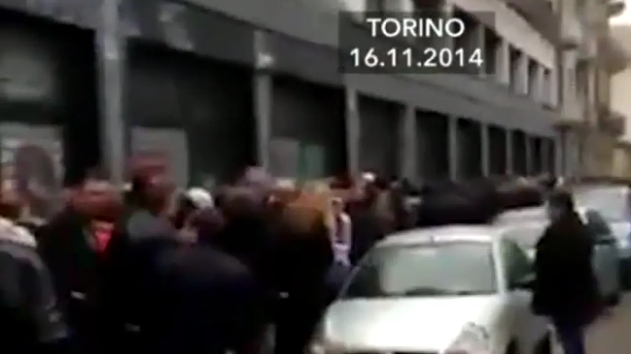 Peste 3.000 de oameni, la cozi la Consulatul din Torino; oamenii se plâng că sunt ținuți 