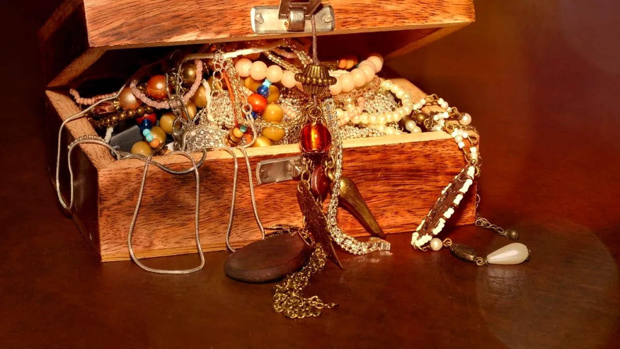 Vânătorii de comori sunt în delir! Celebrul milionar a murit fără să spună unde a ascuns un cufăr plin cu diamante