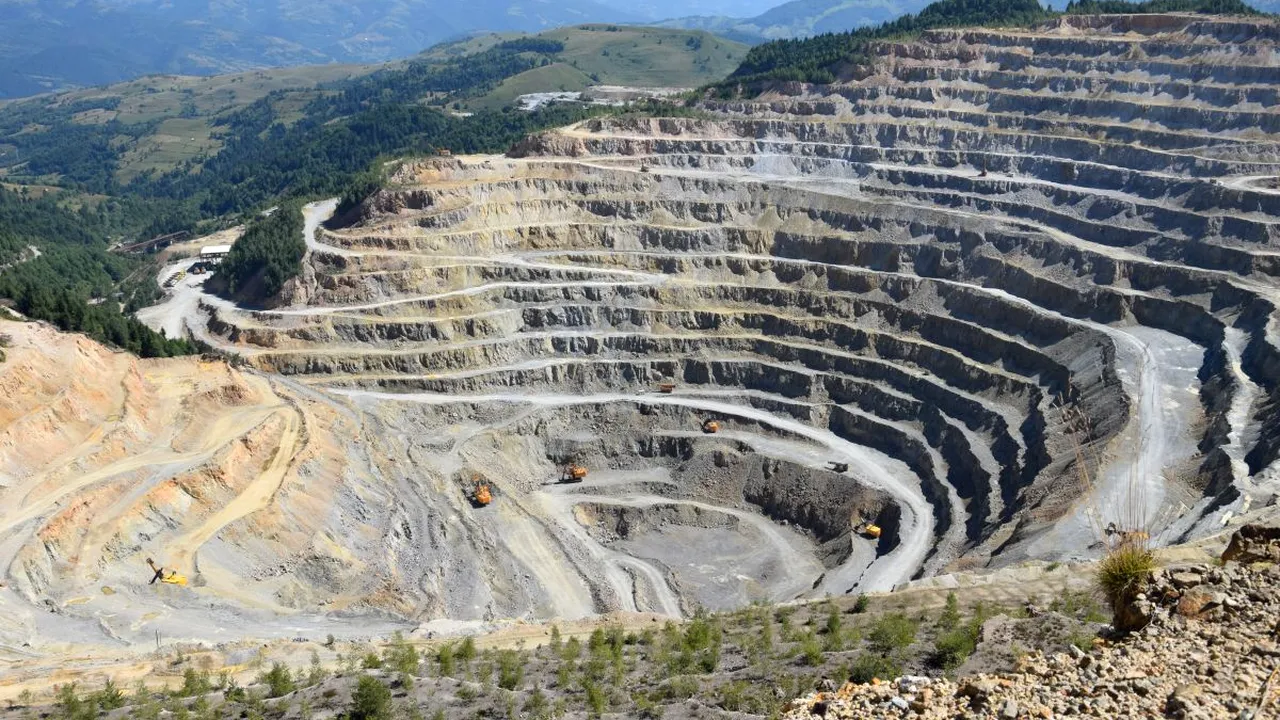 Statul nu mai privatizează Cupru Min: „Suntem pe profit din 2006