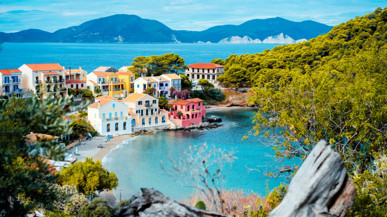 Ce a pățit o familie din România aflată în concediu în Grecia. Și-au luat copiii și au părăsit rapid plaja: „A se vedea litoralul românesc”