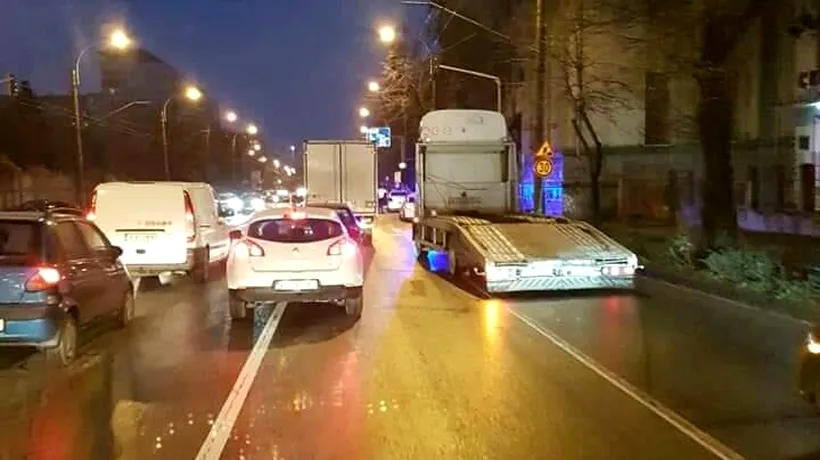 Carambol cu 10 mașini pe Calea Griviței, din Capitală: Șoferului i s-a făcut rău în timp ce se afla în trafic