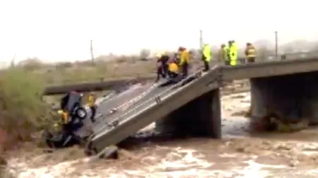 Un pod rutier s-a prăbușit în California