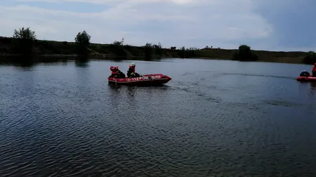 TRAGEDIE. Băiat de doar 14 ani, înecat într-un lac format pe locul unei foste balastiere din Poiana de Jos, Dâmbovița