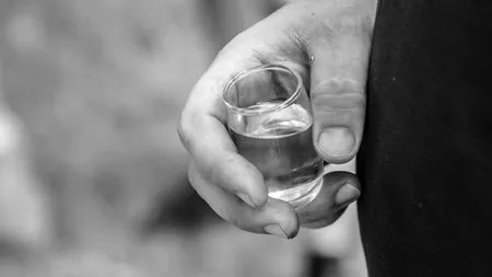 Un deținut de la Penitenciarul Iași a vrut să facă țuică în celulă. Ce a pățit când a fost prins