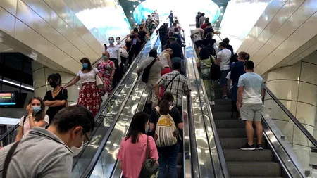 De ce nu trebuie să pui mâna, niciodată, pe BALUSTRADA scărilor rulante. Mulți români o fac, dar puțini știu adevărul