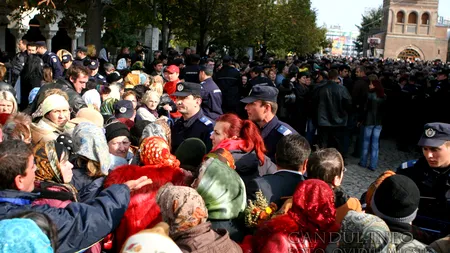Mai multe persoane care au venit să se închine la moaștele Sfântului Nifon au leșinat