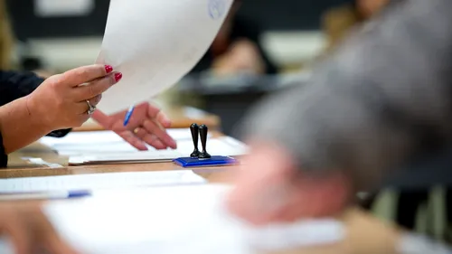 Buletine de vot din Brașov găsite la o secție de votare din județul Suceava