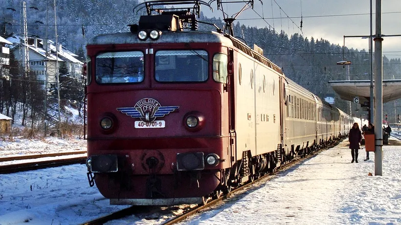 Locomotiva unui tren care circula pe ruta Huedin - Cluj-Napoca a deraiat după ce a lovit o cireadă de vite