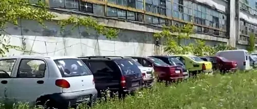 Zeci de mașini abandonate pe străzile din Suceava, scoase la licitație pe câteva sute de euro
