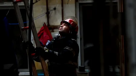 O bătrână și nepotul său, găsiți carbonizați într-o casă la câteva zile după un incendiu