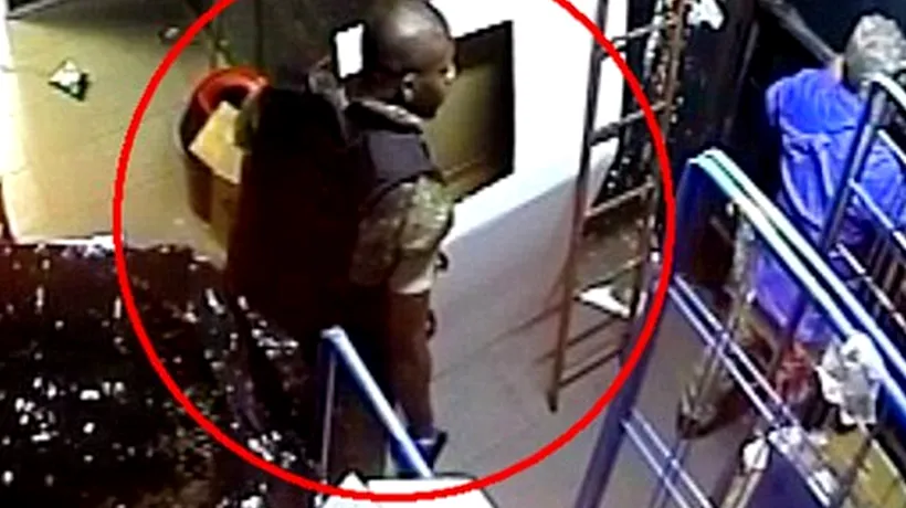 Teroristul Amedy Coulibaly a fost filmat de camerele de supraveghere în magazinul groazei. Ce le-a ordonat ostaticilor să facă