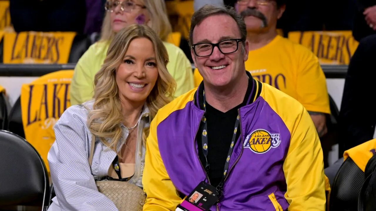 Familia Buss a dat LOVITURA: vinde Lakers pentru 10 miliarde de dolari