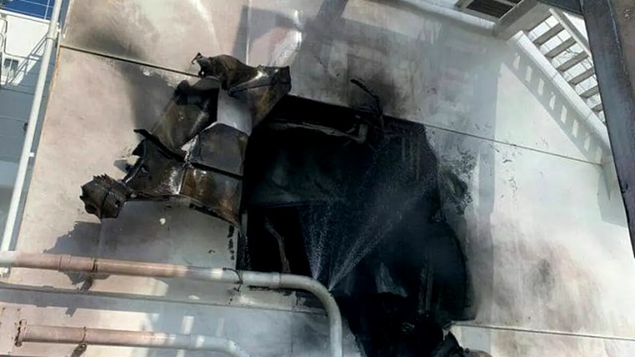 O navă din Republica Moldovă, lovită de un obuz în Marea Neagră. Echipajul e format din marinari ruși