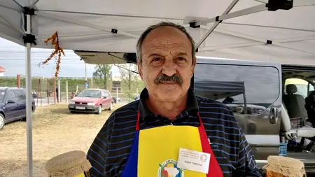 Un dascăl a început să crească ALBINE, după ce a văzut că în învățământ NU curge LAPTE și MIERE. Românii consumă în medie 600 grame pe an, mult sub media UE