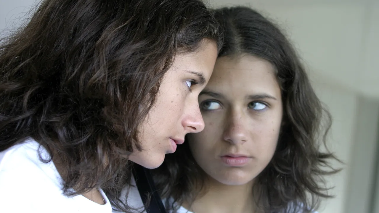 Care sunt SEMNELE că un copil are GÂNDURI SINUCIGAȘE