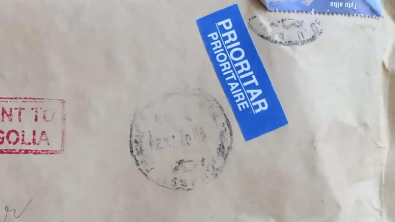 Situație inedită la POȘTĂ. Un colet trimis de la București la Mangalia a ajuns în... Mongolia