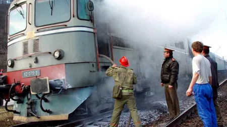 Locomotiva unui tren a luat foc, la Vaslui, aproximativ 100 de pasageri, evacuați