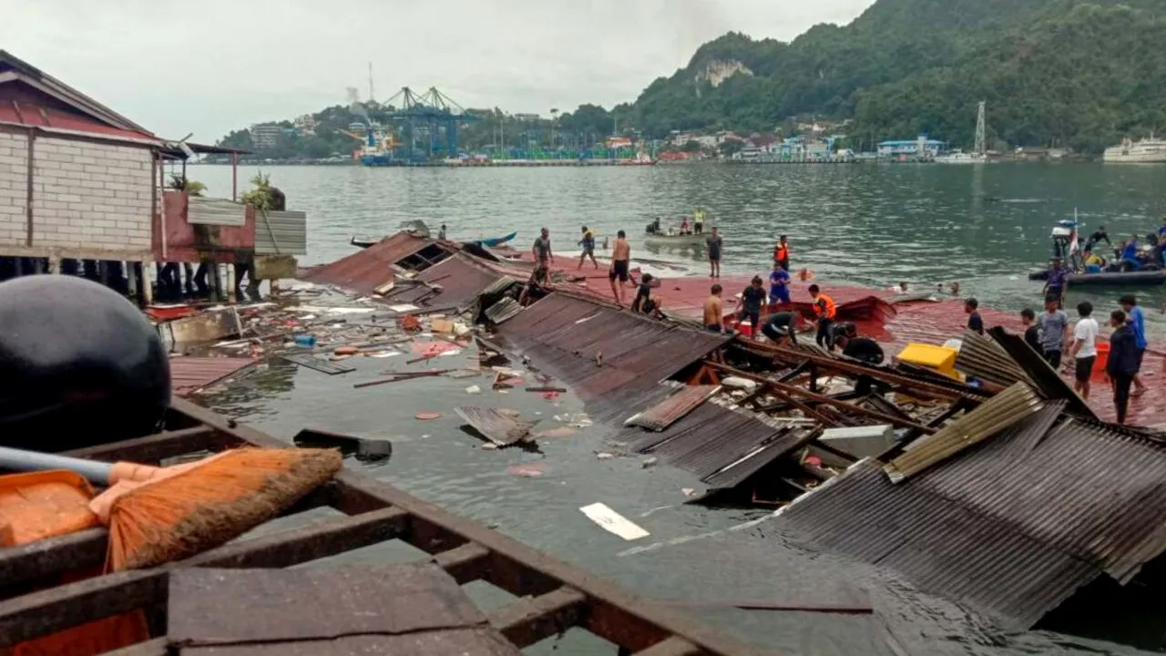 CUTREMUR cu magnitudinea 7: Cel puțin cinci oameni au murit şi 1.000 de case distruse / Zona se confruntă deja cu inundații  / Unde s-a produs