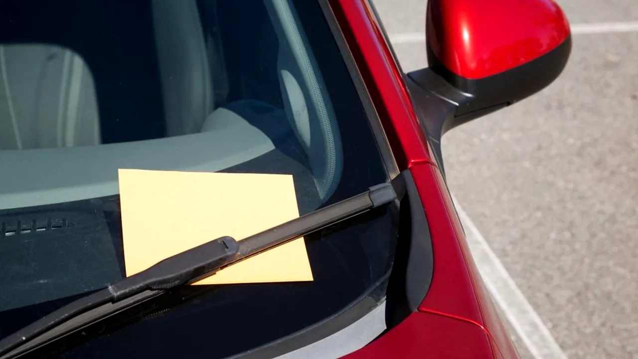 Un șofer a făcut un gest care a surprins internetul. A lovit mașina, apoi i-a lăsat păgubitului un bilețel