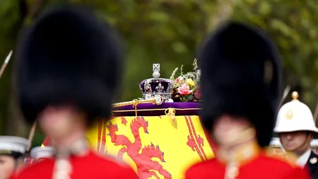 Sicriul Reginei Elisabeta a II-a, căptușit cu plumb, cântărește în jur de 300 de kilograme