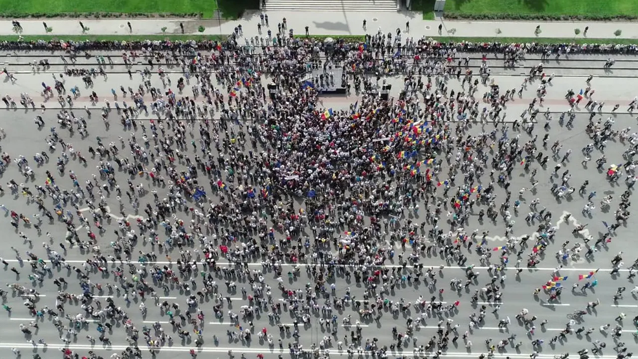Protest de amploare la Chișinău, după nevalidarea rezultatelor alegerilor locale. Mii de oameni, mesaje dure:  „La pușcărie!