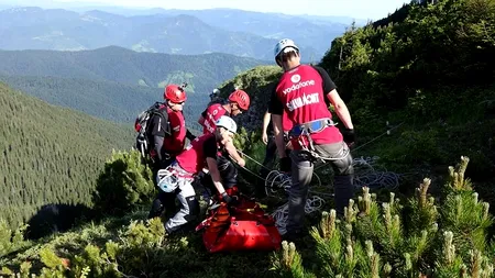 În derulare! Un turist în stare gravă în Munții Parâng. Salvamontiștii din Petroșani au apelat la un elicopter