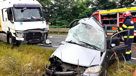 Doi bărbați au murit și două minore au fost grav rănite, într-un accident auto produs în Arad (FOTO)