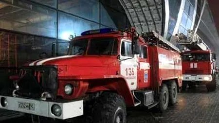 Mii de pasageri au fost evacuați după un incendiu la aeroportul Domodedovo din Moscova