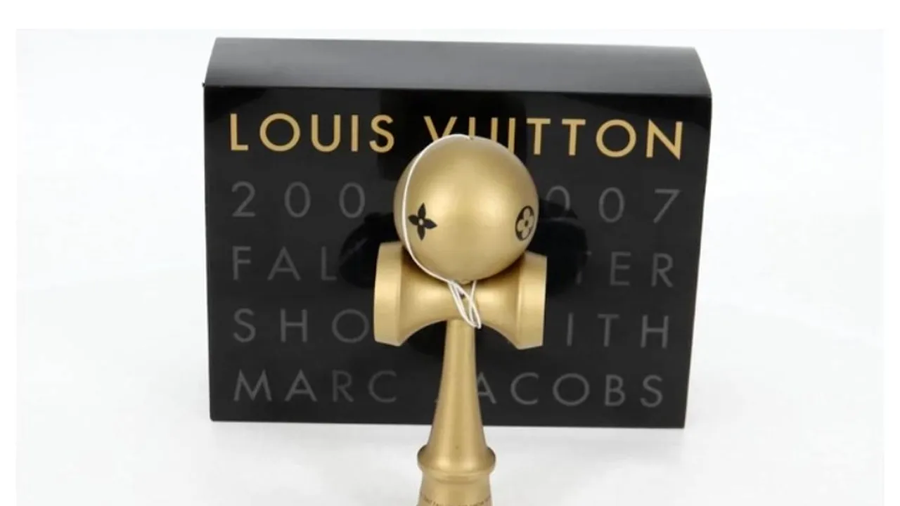 O kendamă marca Louis Vuitton se vinde cu peste 1300 de dolari. Este sau nu cea mai scumpă kendamă din lume