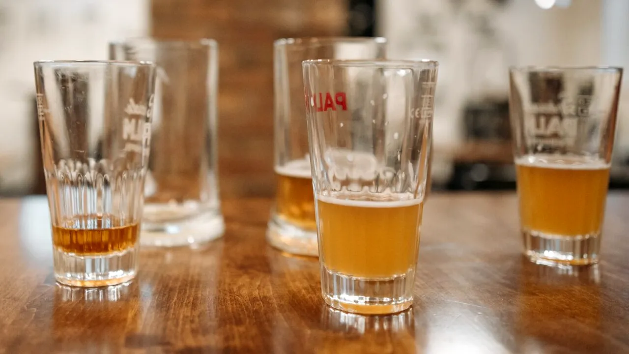 Ireal! Berea fără alcool conține, de fapt, alcool. Ce spun specialiștii