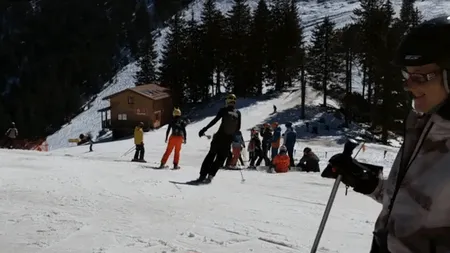 Cât costă acum o cartelă pentru întreg sezonul de SCHI în Poiana Braşov, în comparație cu anul trecut. În unele stațiuni prețurile sunt neschimbate