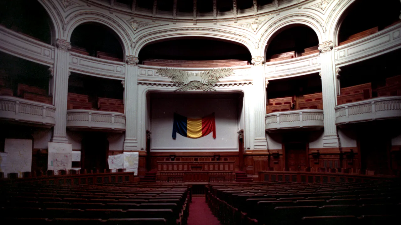 35 de ani de la primele ALEGERI prezidențiale și parlamentare libere din România. Cine au fost deputații și senatori aleși în Duminica Orbului