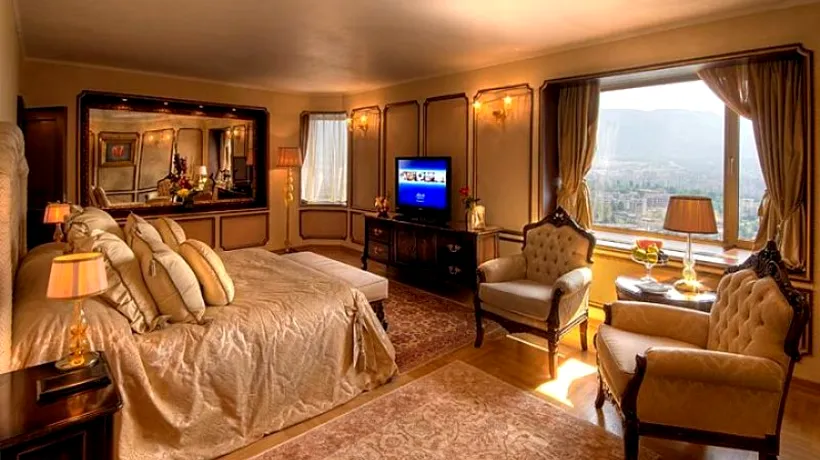 Imagini din cel mai mare hotel de lux din Sofia. Cu cât este scos la vânzare
