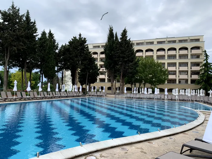 Hotelul de cinci stele Sol Nessebar Palace beneficiază și de o plajă dedicată exclusiv lor