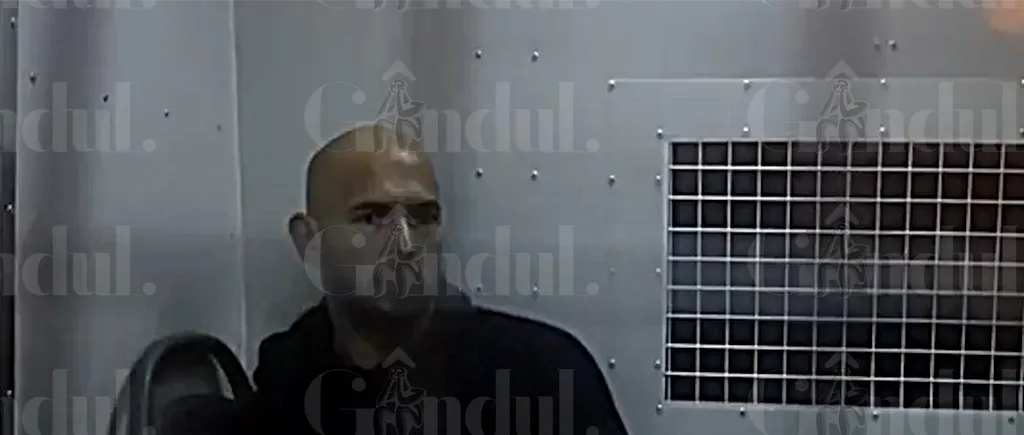 EXCLUSIV | Primele imagini cu Andrew Tate și fosta polițistă, încătușați în dubă, după arestare (FOTO-VIDEO)