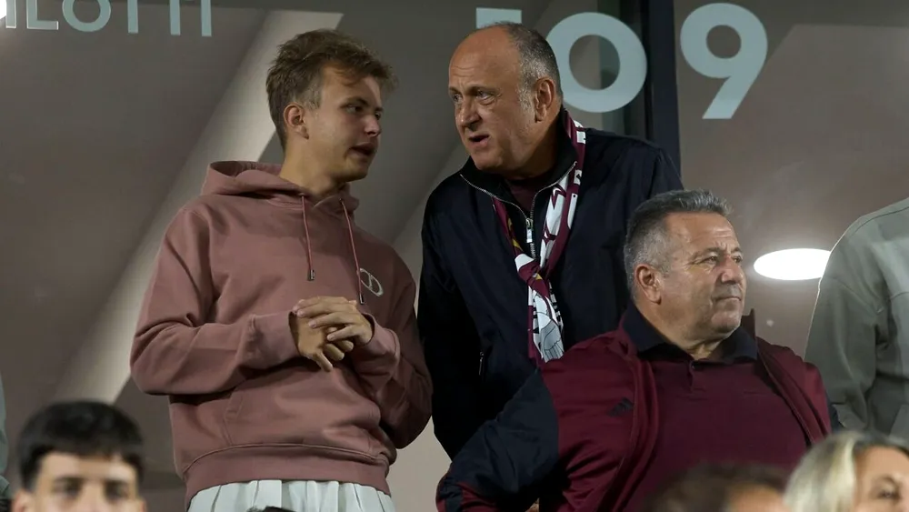 Fiul lui Dan Șucu, director în cadrul unui mare dezvoltator imobiliar. Matei Șucu a renunțat recent la fotbal pentru a se ocupa de afaceri