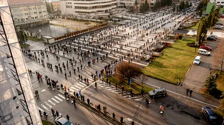 Imagini impresionante în județul Harghita. Mii de oameni, aliniați pentru sfințirea bucatelor de Paște. Măsurile sanitare, respectate cu strictețe | FOTO, VIDEO