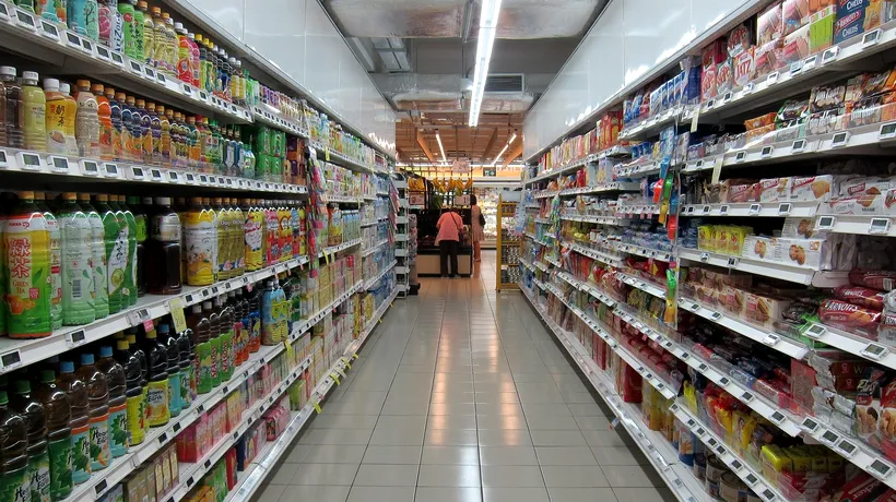 Reprezentanții marilor magazine îi îndeamnă pe români să nu se grăbească să facă stocuri. Măsurile luate înainte de intrarea în vigoare a restricțiilor
