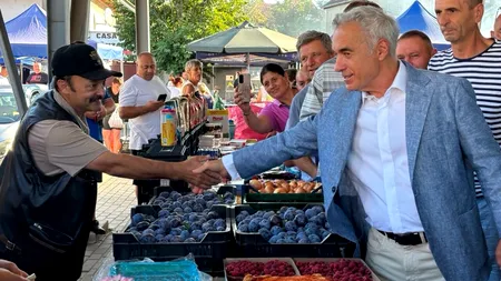 Călin Georgescu, vizită-surpriză în piața din Pâncota, Arad: 