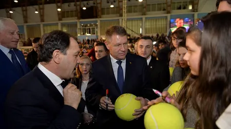 Iohannis, în tribună cu Szabo și Țiriac, la meciul lui Halep