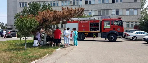 Un mort și doi răniți în urma unui incendiu într-un bloc din Buzău. 25 de persoane evacuate