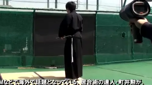 Realitatea bate filmul. Un samurai taie în două o minge de baseball, lansată cu 160 km/h