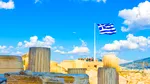 O greșeală banală îi poate obliga pe turiști să meargă desculți în Grecia. Unde și despre ce este vorba