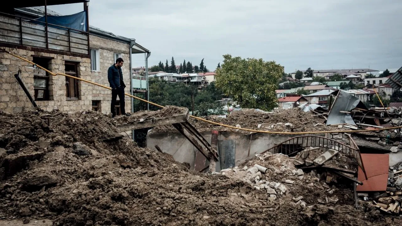 Noi bombardamente în capitala regiunii Nagorno-Karabah, după câteva zile de calm