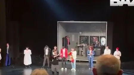 Un actor rus și-a TĂIAT venele pe scenă după reprezentația sa din piesa „Teatru. Latura greșită”. Artistul fusese diagnosticat cu cancer